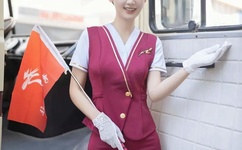 抓着班主任的两只大兔子视频